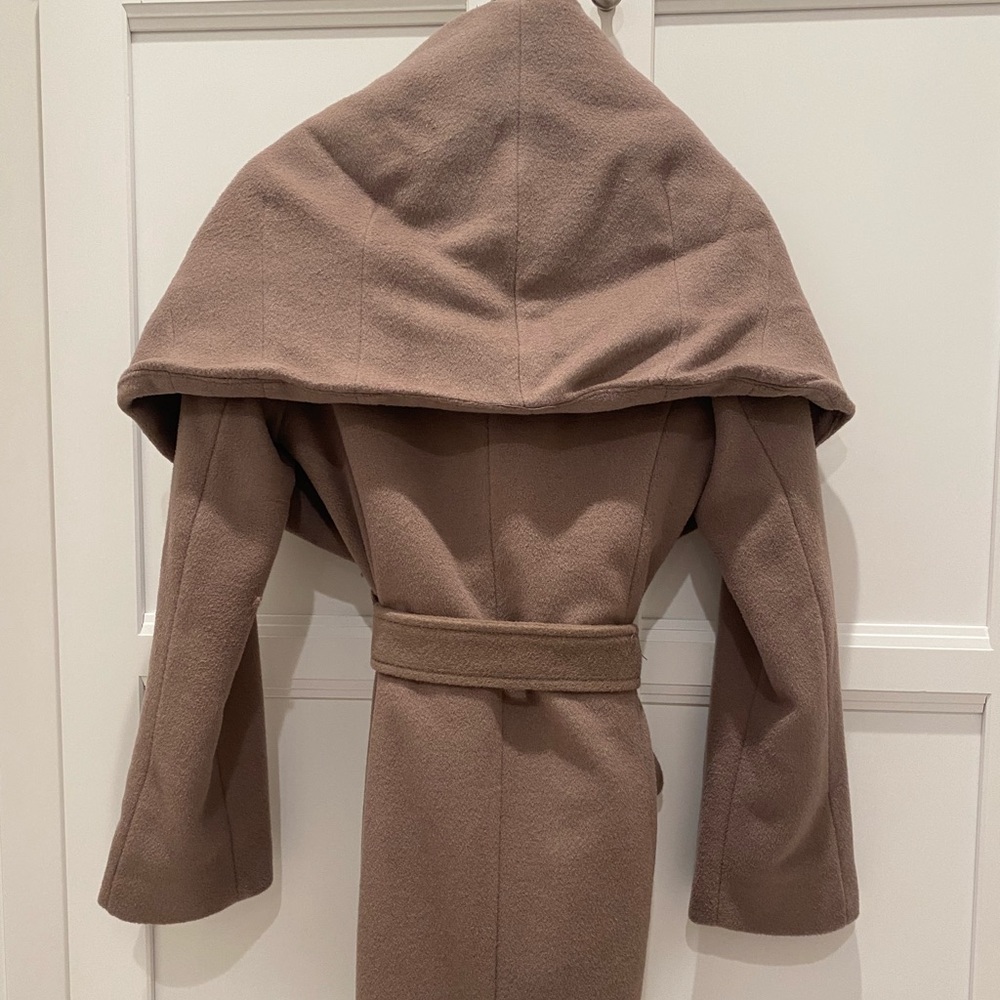 Tahari  jacket almost new